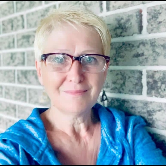 Meet your Posher, Sylvia - Picture 1 of 1